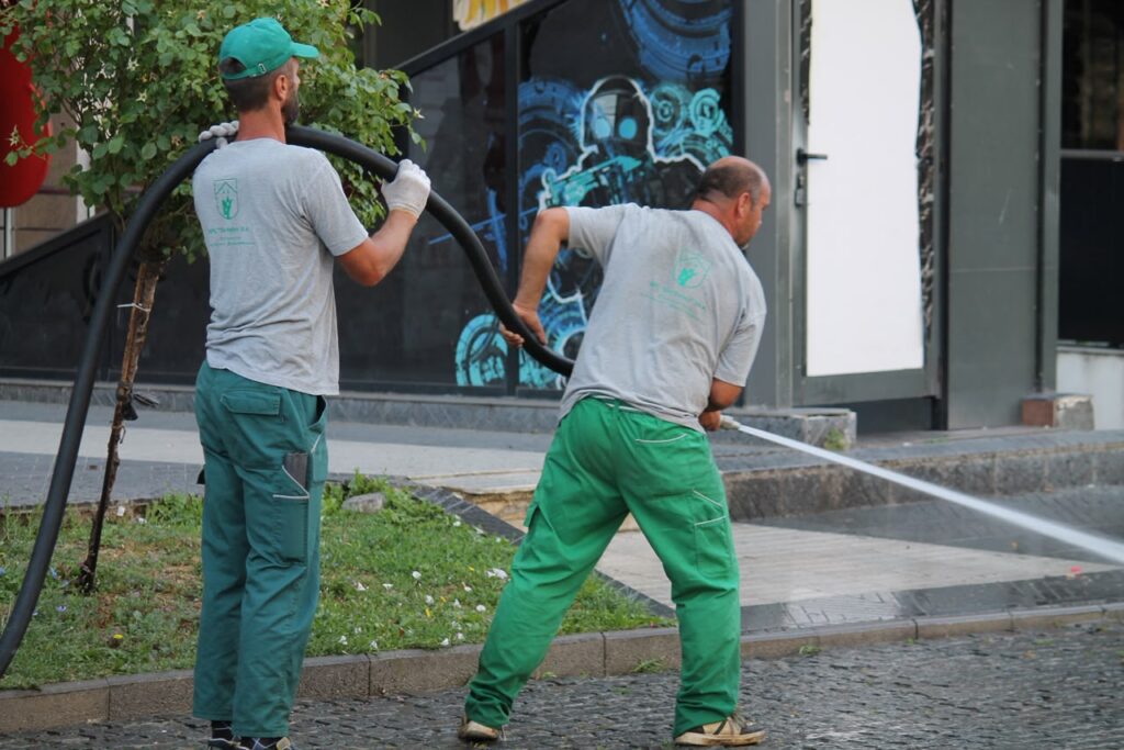 Ekipi ynë çdo ditë në terren — Bashkë e mbajmë qytetin të pastër!
