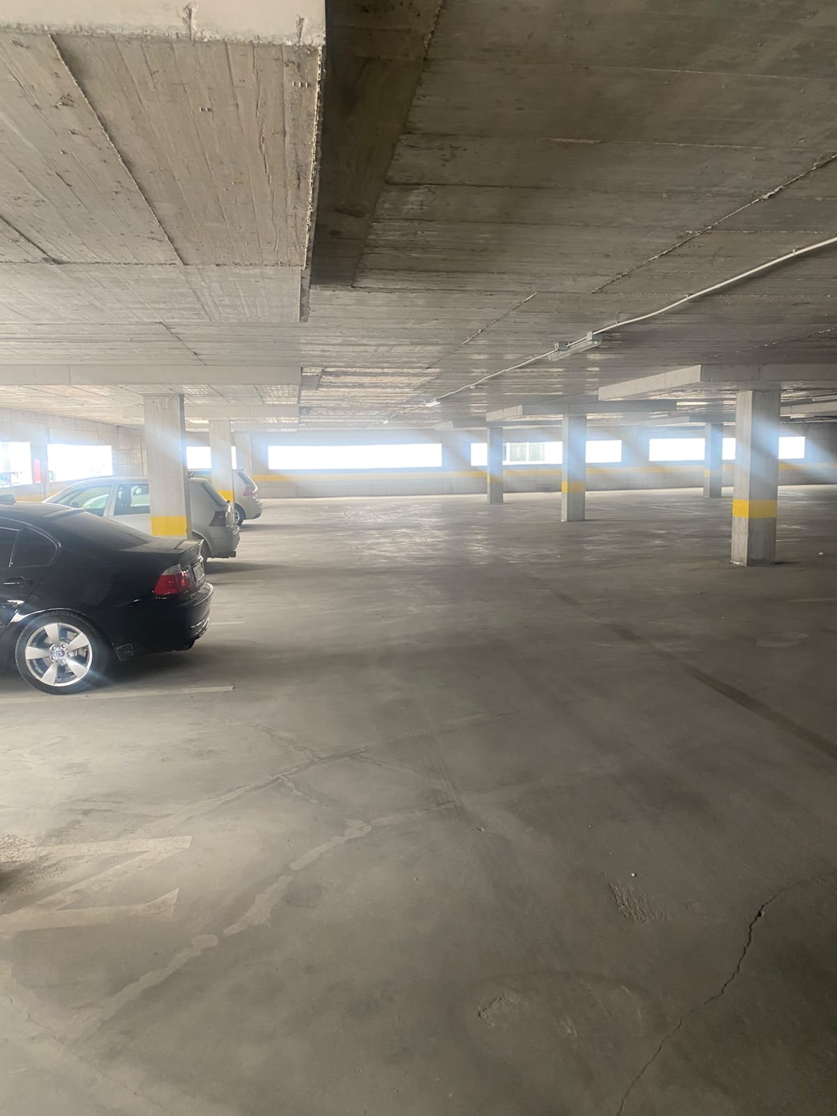 Parkingu i Qytetit — brenda