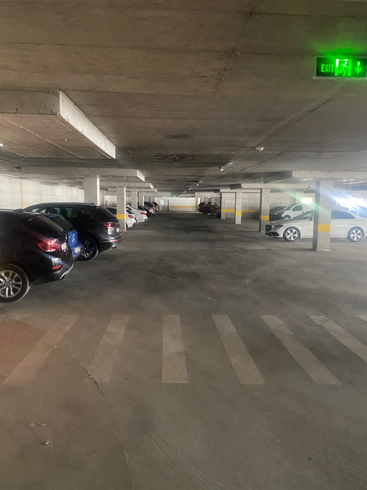 Parkingu i Qytetit — brenda