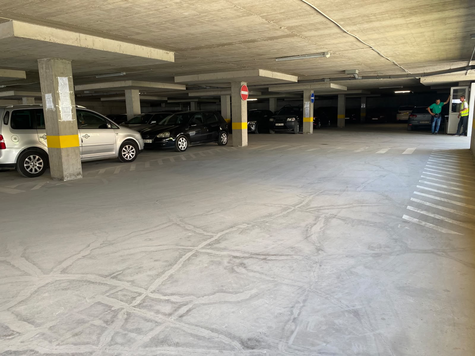 Parkingu — brenda me staf